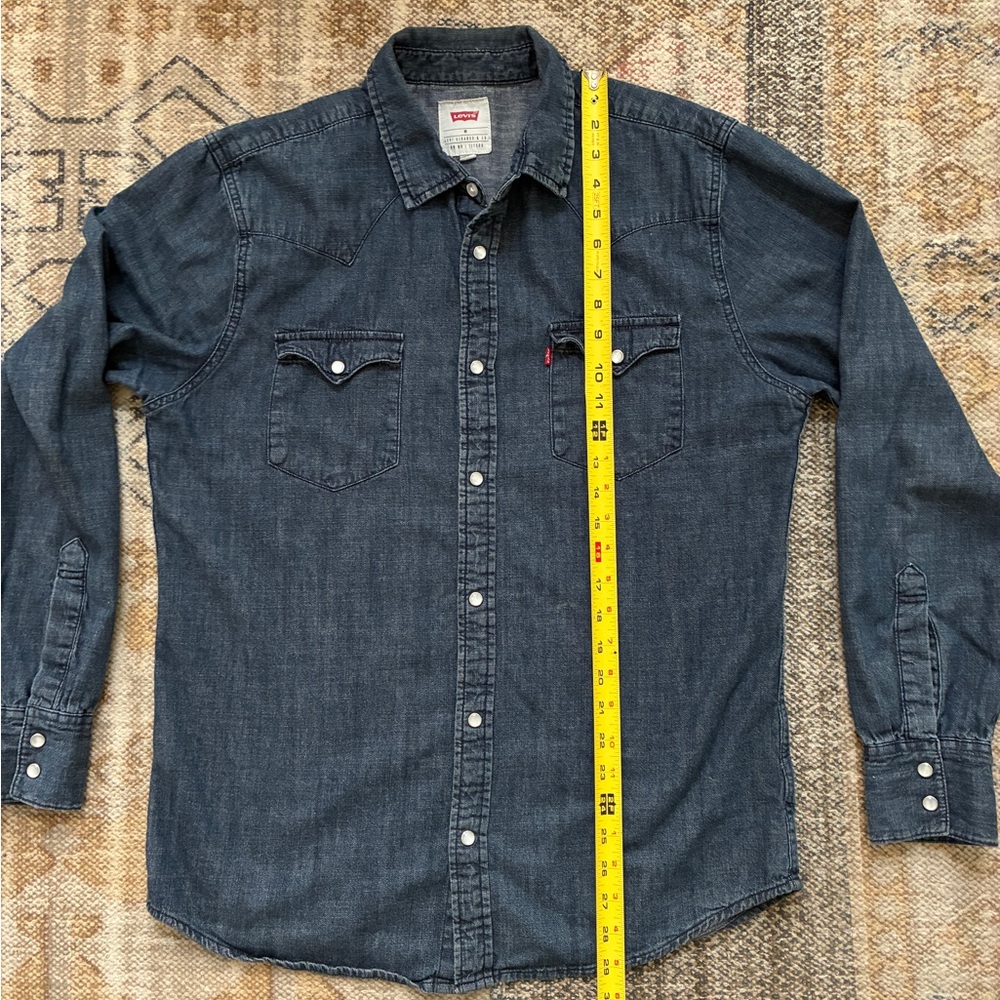 Levi’s button down denim shirt. Men’s size medium.
